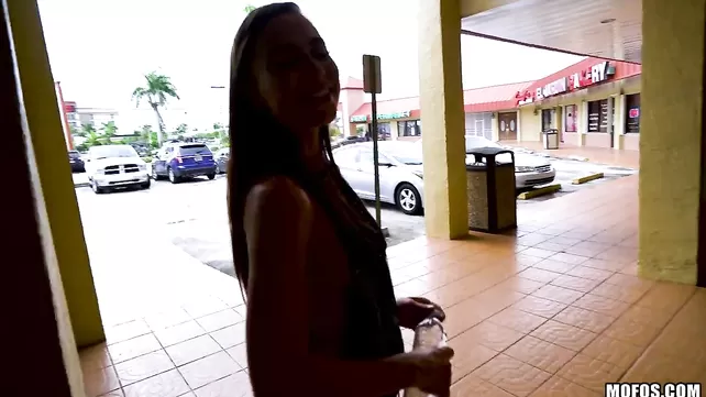 The kid picks up a new acquaintance and fucks her on the street