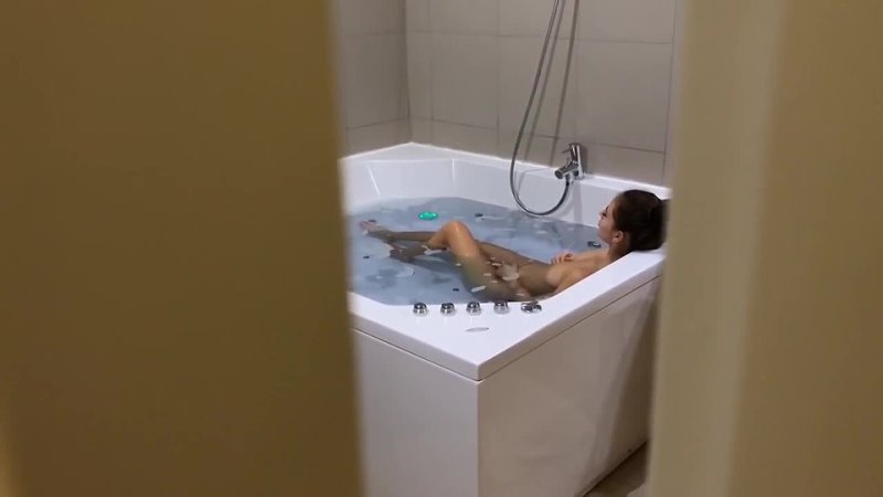 Порно видео Японец обкончал жопу служанки, оттрахав её раком в ванной
