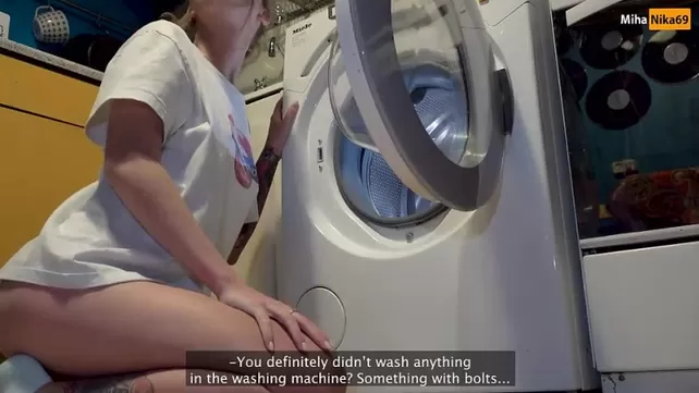 Instead of washing, the girl got a dick in her pussy