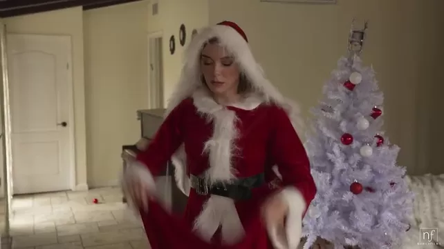 Candid porn of a hot girl under the Christmas tree