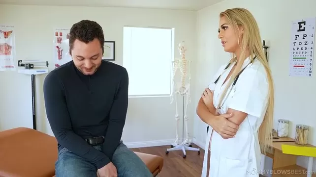 Tórrido enfermera cura paciente sucky-sucky