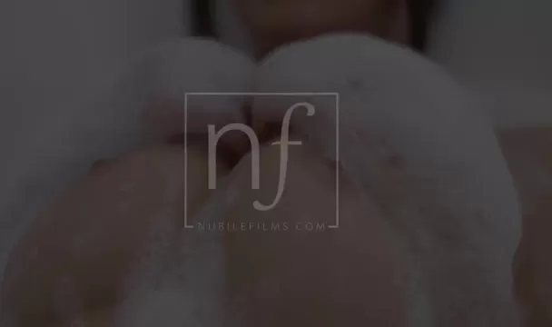 Мастурбация брюнетки в красном нижнем белье порно видео из поиска