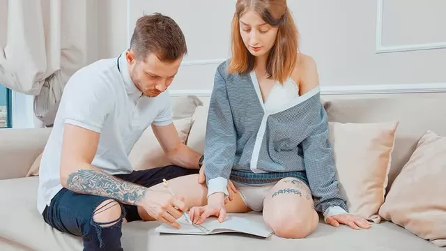 Любительское порно: девушка учит парня анальному сексу с разговорами по русски (страница 8)