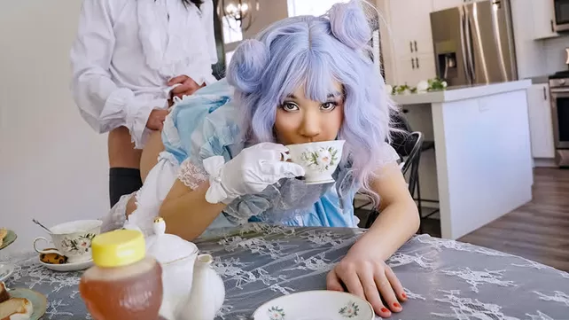 Leckt asiatische pussy beim Tee
