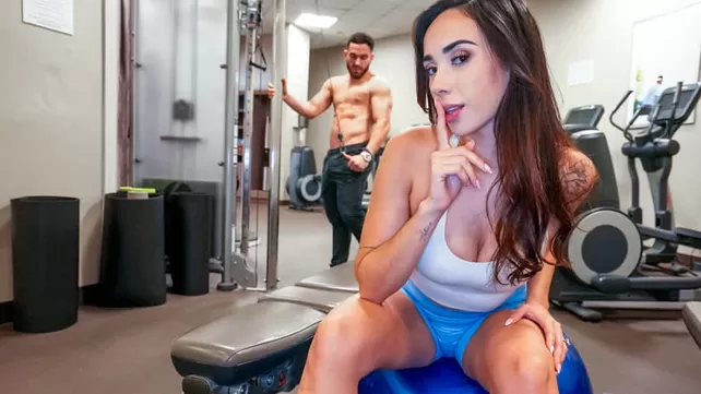 Chick in the gym seduced the coach