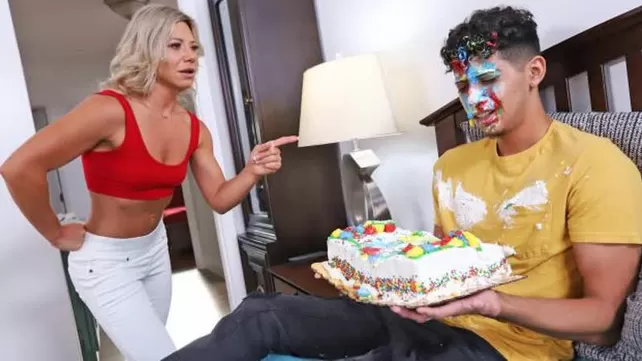 Le da a un joven libertino sexo en su cumpleaños