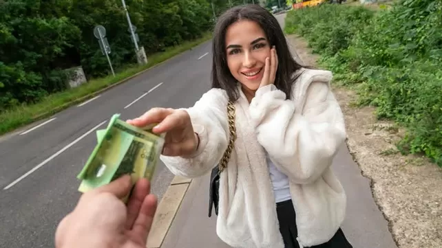 Der Tscheche hat eine Touristin aus England für Geld in Mund und Fotze gefickt