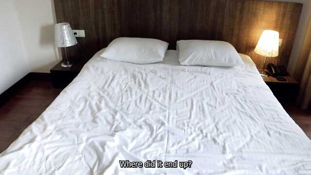 Остановившись в отеле, старшая сестра и братик легли в одну кровать!