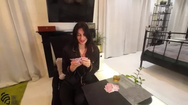 Мамка програла секс в карти пасинку