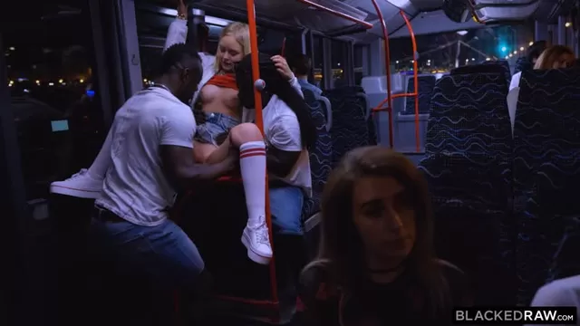 Изнасиловали сисястую в автобусе, порно видео