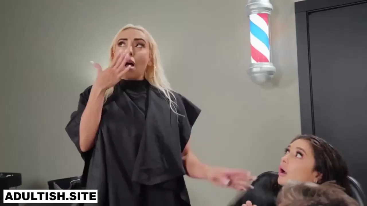 😼Я ебу! Клиентка в салоне получила неожиданный приступ от парикмахера..  Смотреть порно онлайн.