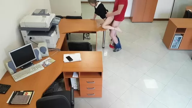 Порно видео в офисе скачать на телефон